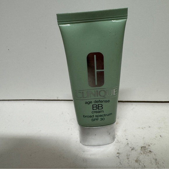 Clinique Age Defense BB Cream SPF 30 1.4 OZ - Picture 1 of 3
